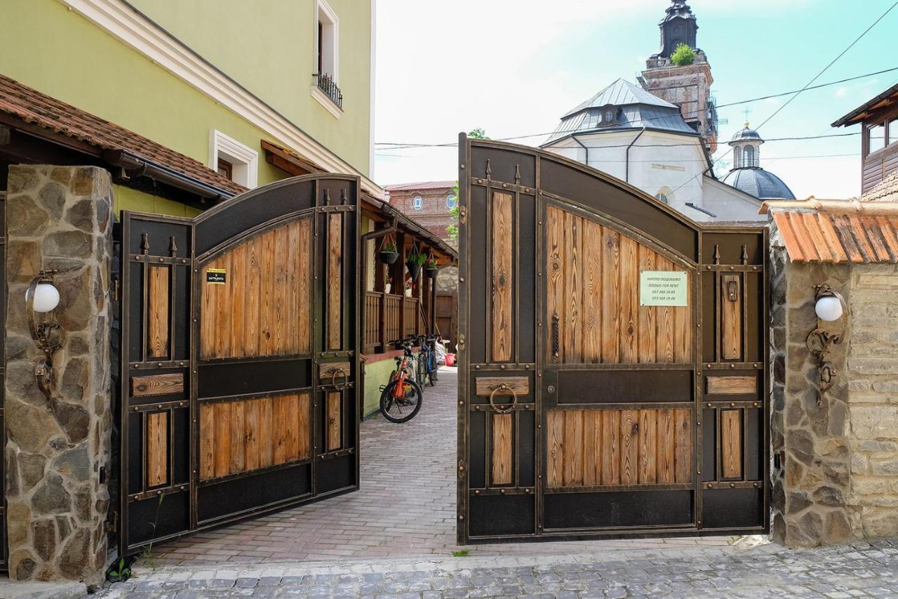 Hotel Гостерія"Old Town" Kam'janec'-Podil's'kyj Esterno foto